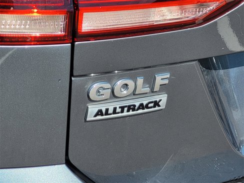 Used 2018 Volkswagen Golf Alltrack S image 15