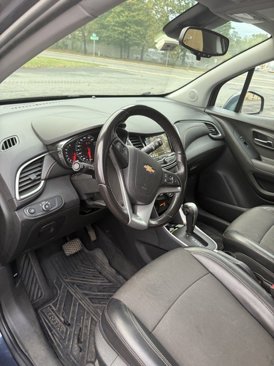 Used 2019 Chevrolet Trax LT w/ LT Convenience Package image 4