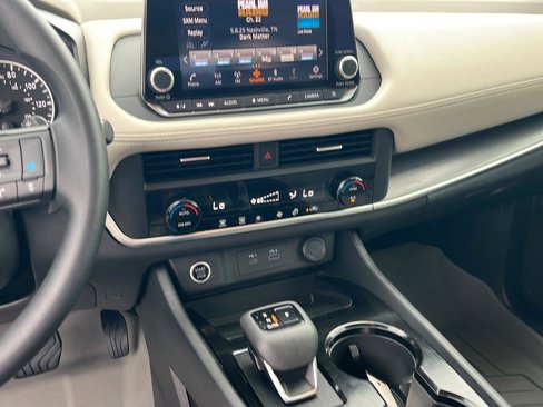 Used 2023 Nissan Rogue SV image 24