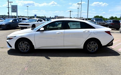 New 2025 Hyundai Elantra Blue image 4