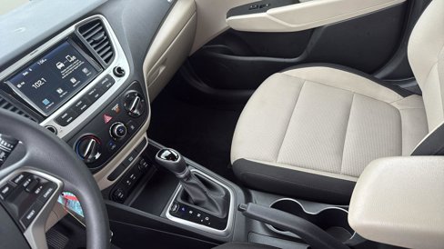 Used 2022 Hyundai Accent SEL image 21