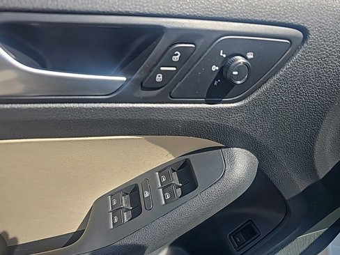 Used 2017 Volkswagen Jetta SE image 19