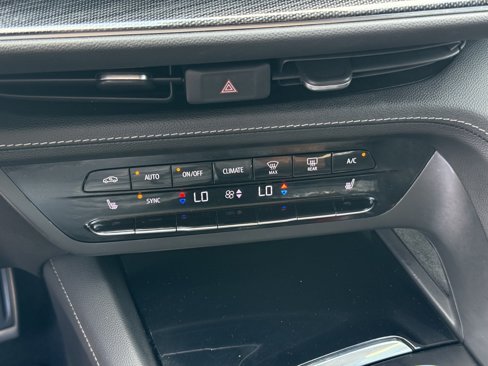 Used 2023 Buick Envision Preferred image 22