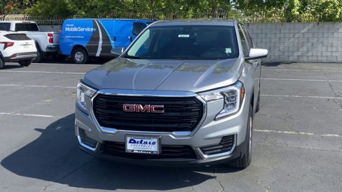 Used 2024 GMC Terrain SLE image 4
