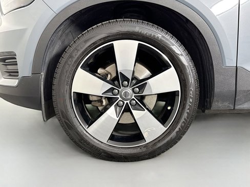 Used 2020 Volvo XC40 T5 Momentum image 29