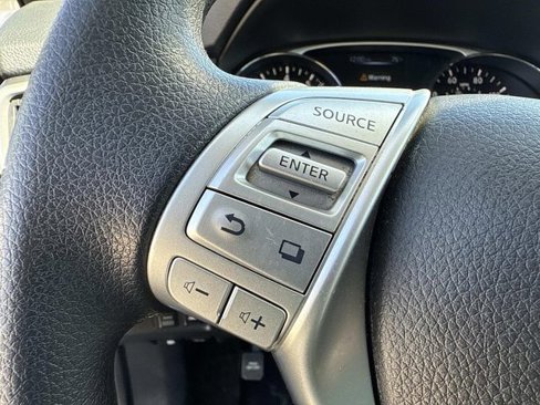 Used 2016 Nissan Rogue S image 28