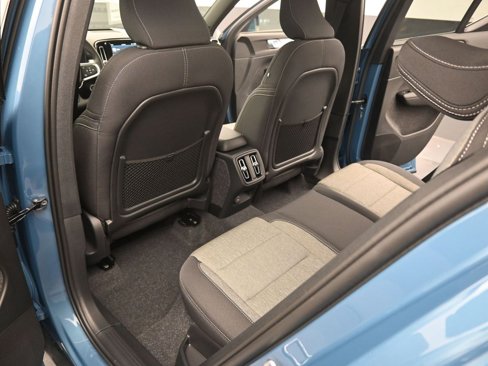 New 2025 Volvo XC40 B5 Core image 31