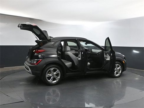 Used 2023 Hyundai Kona SEL w/ Winter Weather Package image 39