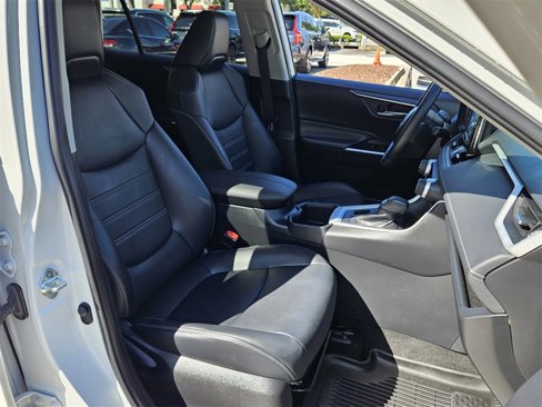 Used 2022 Toyota RAV4 XLE Premium image 19