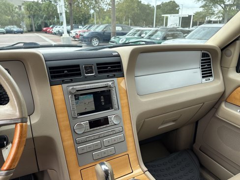 Used 2009 Lincoln Navigator 4WD image 31