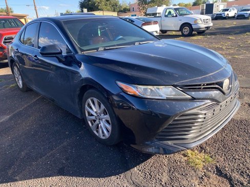 Used 2018 Toyota Camry LE image 2