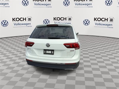 Used 2021 Volkswagen Tiguan SE w/ Panoramic Sunroof Package image 7
