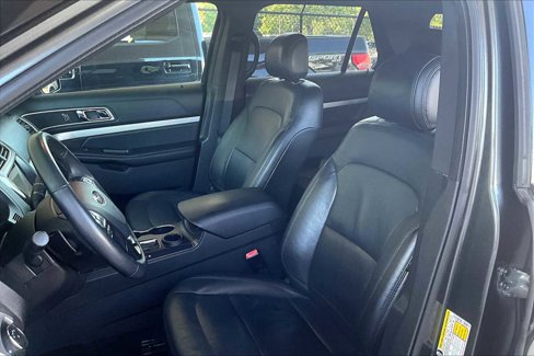 Used 2017 Ford Explorer XLT w/ Equipment Group 202A image 7