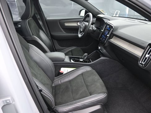 Certified 2022 Volvo XC40 P8 Recharge Ultimate image 40