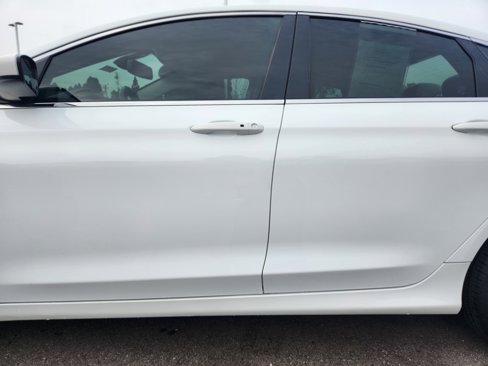 Used 2017 Chrysler 200 Limited Platinum image 16