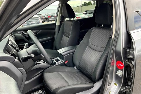 Used 2017 Nissan Rogue SV image 8