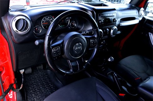 Used 2016 Jeep Wrangler Unlimited Sahara w/ Connectivity Group image 9