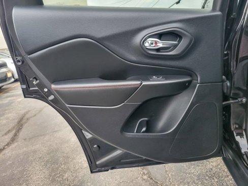 Used 2019 Jeep Cherokee Trailhawk w/ Comfort/Convenience Group image 21