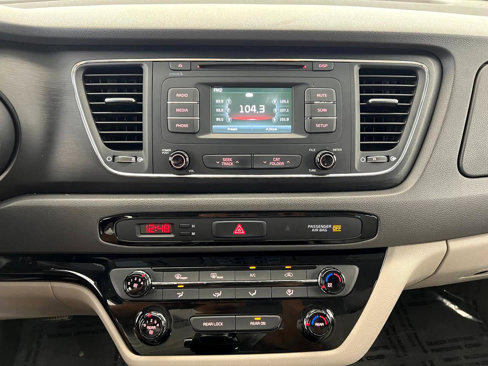 Used 2017 Kia Sedona LX image 19
