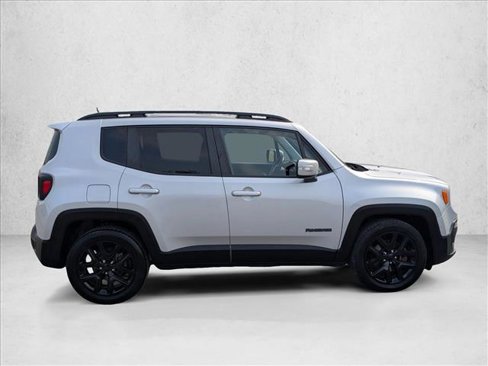 Used 2018 Jeep Renegade Altitude image 4