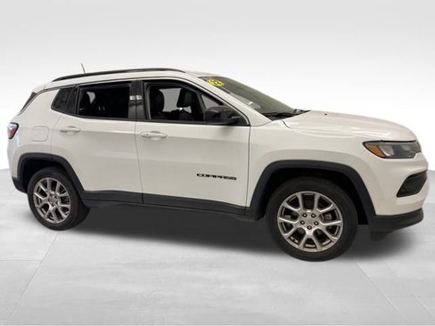 Used 2022 Jeep Compass Latitude image 6