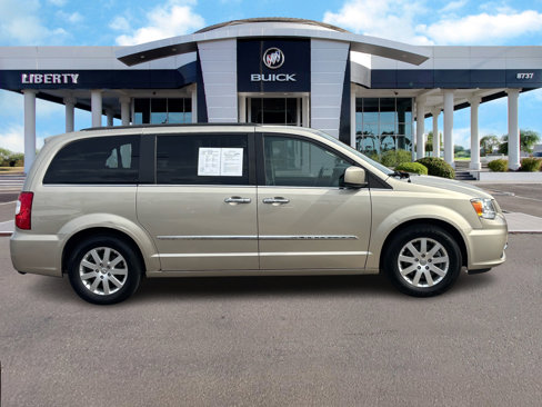 Used 2015 Chrysler Town & Country Touring w/ Driver Convenience Group image 2