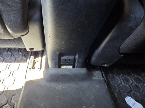 Used 2015 Jeep Renegade Latitude w/ Popular Equipment Group image 30