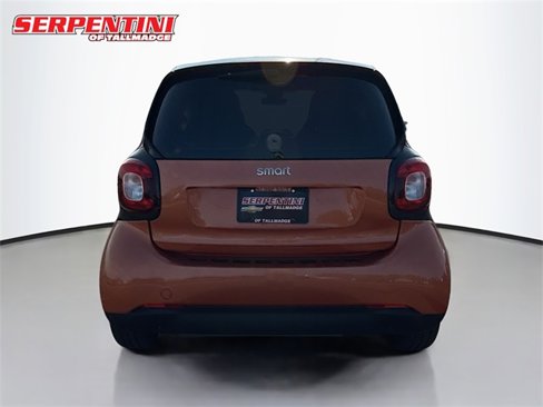Used 2016 smart fortwo pure image 8