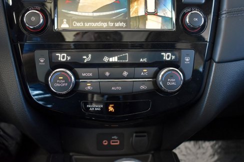 Used 2018 Nissan Rogue SL w/ Premium Package image 23