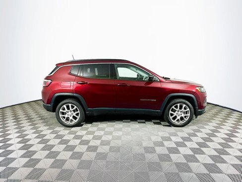Used 2022 Jeep Compass Latitude image 11