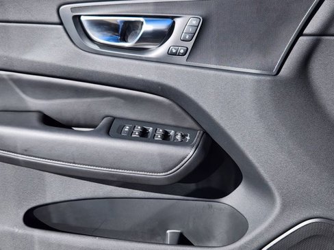 Certified 2025 Volvo XC60 B5 Plus image 9