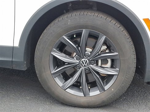 Used 2022 Volkswagen Tiguan SE image 8