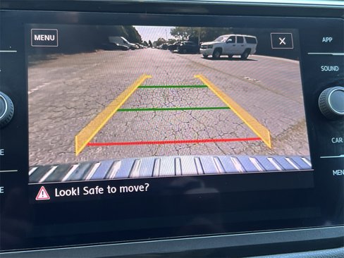 Used 2018 Volkswagen Tiguan SE image 33