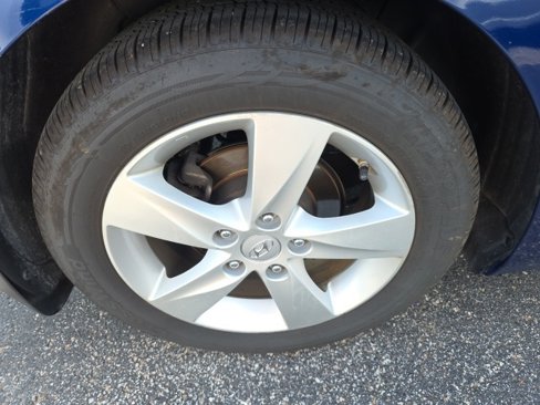 Used 2013 Hyundai Elantra GLS w/ Preferred Pkg image 7
