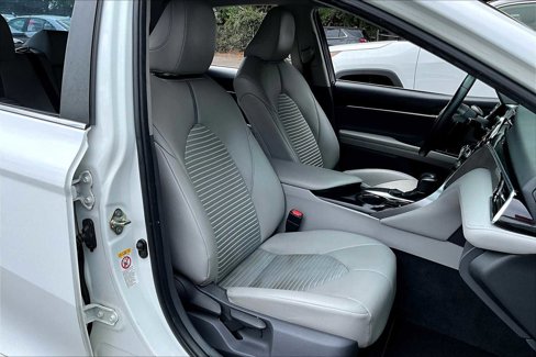 Certified 2018 Toyota Camry SE image 8