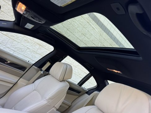 Used 2013 BMW 750i xDrive image 28