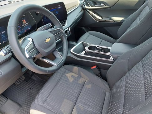 Used 2025 Chevrolet Equinox LT w/ Safety and Technology Package image 9