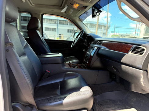 Used 2012 Chevrolet Suburban LTZ image 10