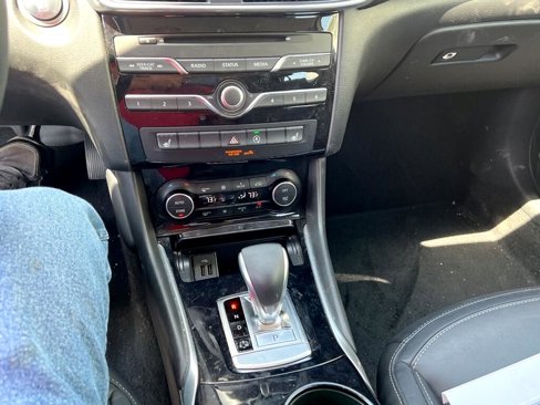 Used 2018 INFINITI QX30 AWD image 10