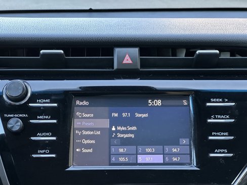 Used 2018 Toyota Camry XLE image 16