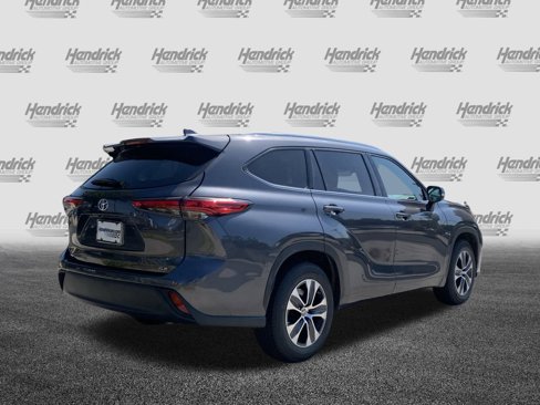 Used 2020 Toyota Highlander XLE image 10