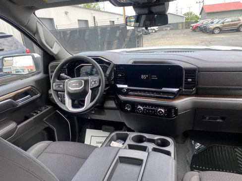 Used 2023 GMC Sierra 1500 SLE image 19