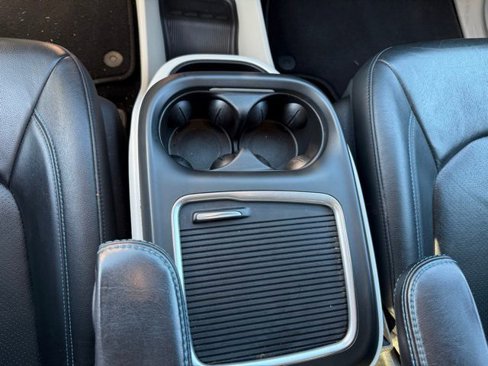 Used 2021 Chrysler Pacifica Touring-L image 28