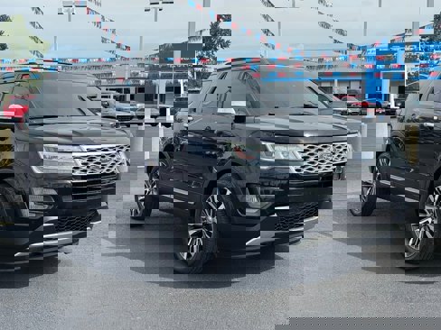 Used 2017 Ford Explorer Platinum image 3