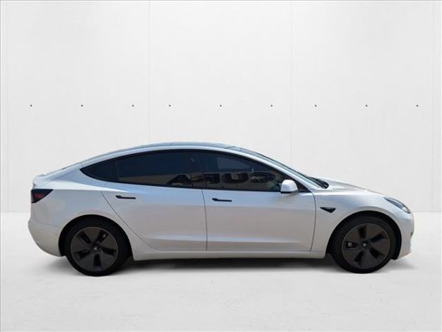 Used 2021 Tesla Model 3 Standard Range Plus image 4
