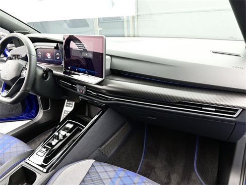 Used 2025 Volkswagen Golf R Black Edition image 18