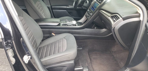 Used 2020 Ford Fusion SE image 23