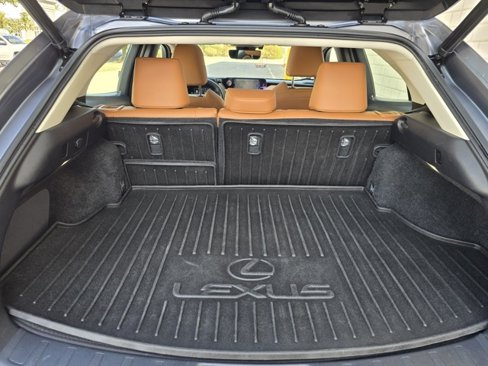 Used 2020 Lexus UX 250h w/ Luxury Package image 36