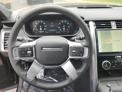 New 2025 Land Rover Discovery S image 26