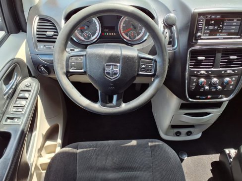 Used 2018 Dodge Grand Caravan SE w/ UConnect Hands-Free Group image 8
